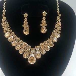 Gold necklace set